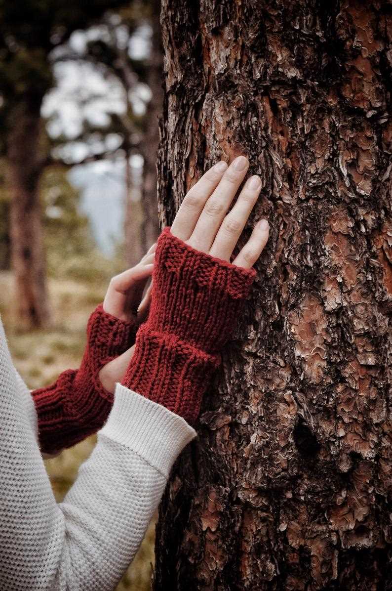 Fingerless gloves women knitting pattern