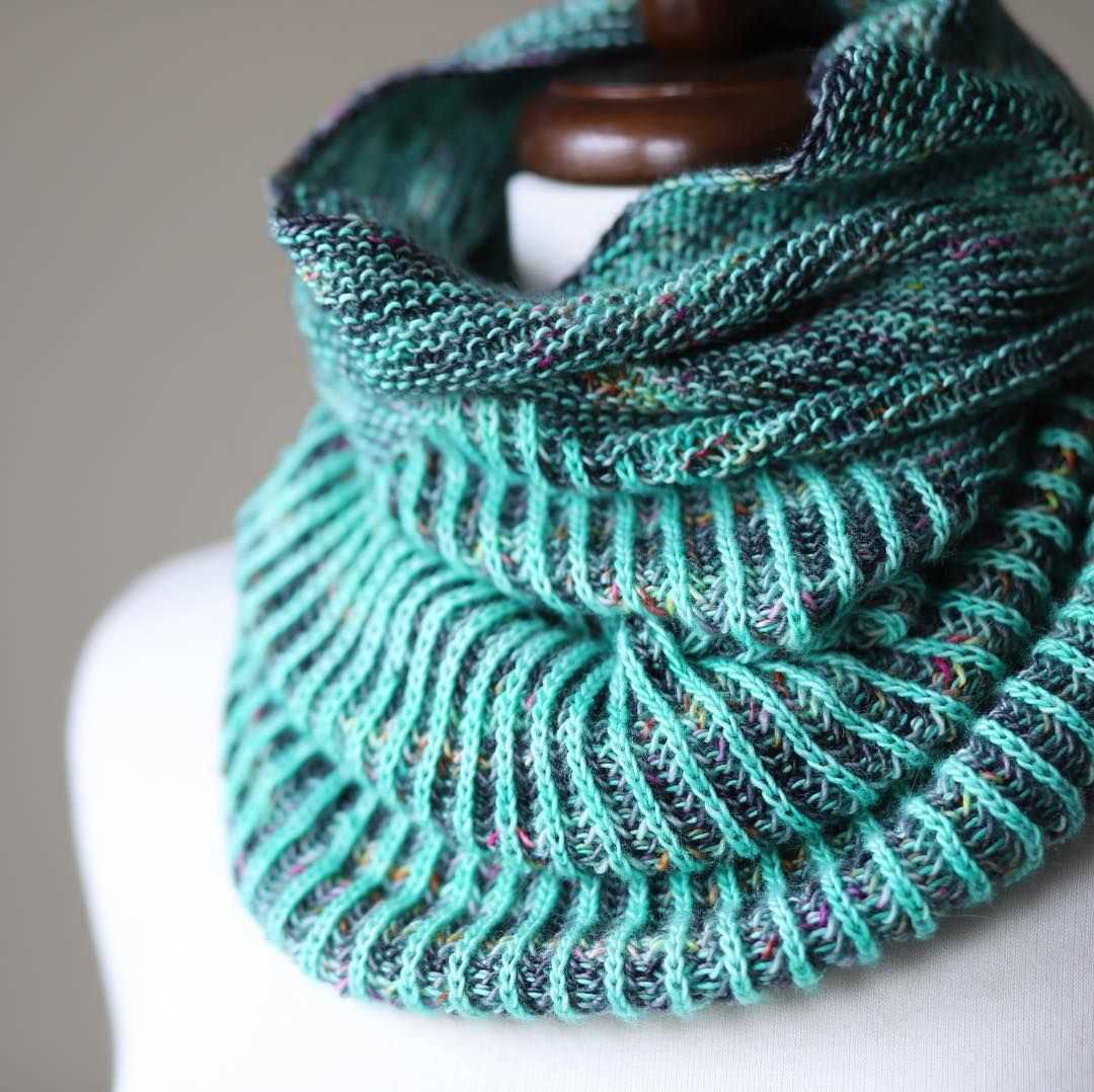 Brioche knit cowl pattern
