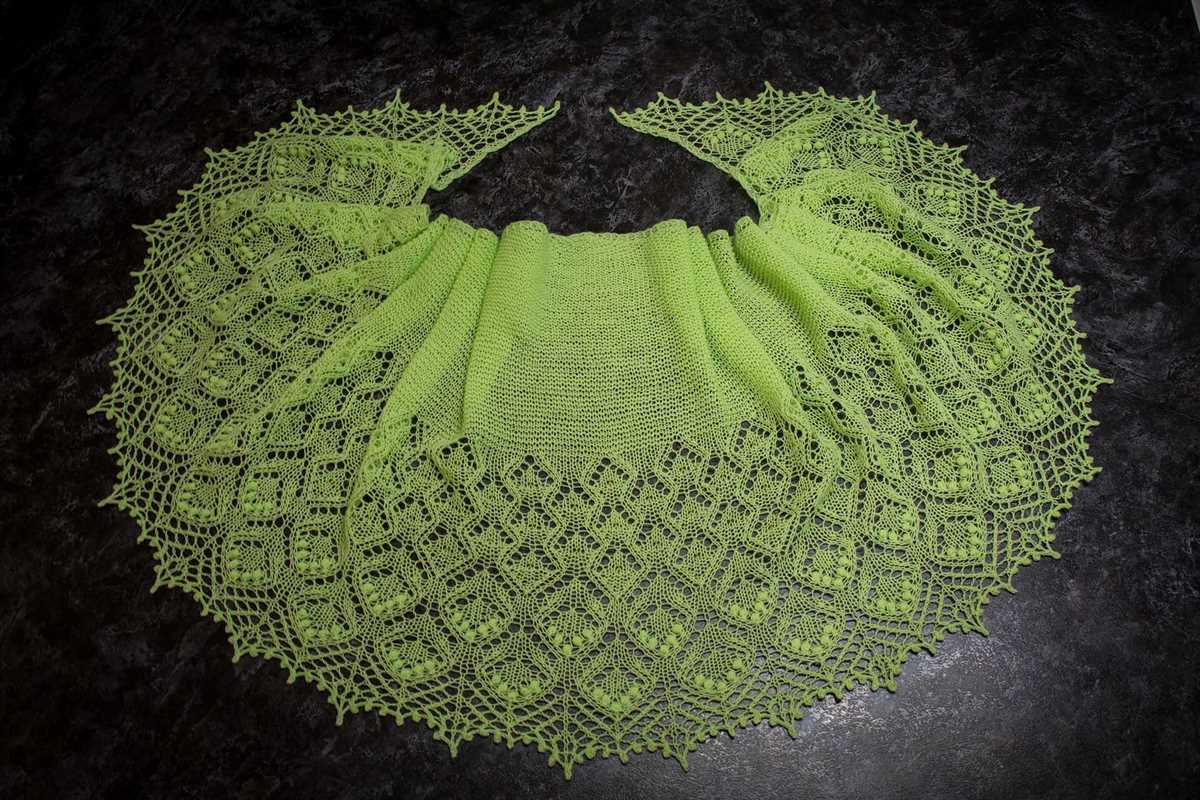 Crescent shaped shawl knitting pattern
