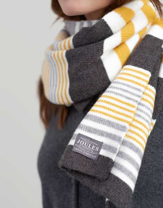 Striped knitted scarf pattern