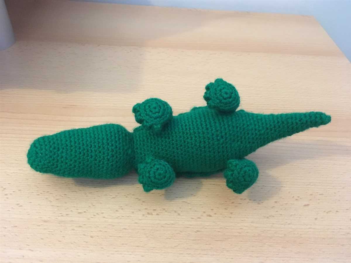 Free crocodile toy knitting pattern