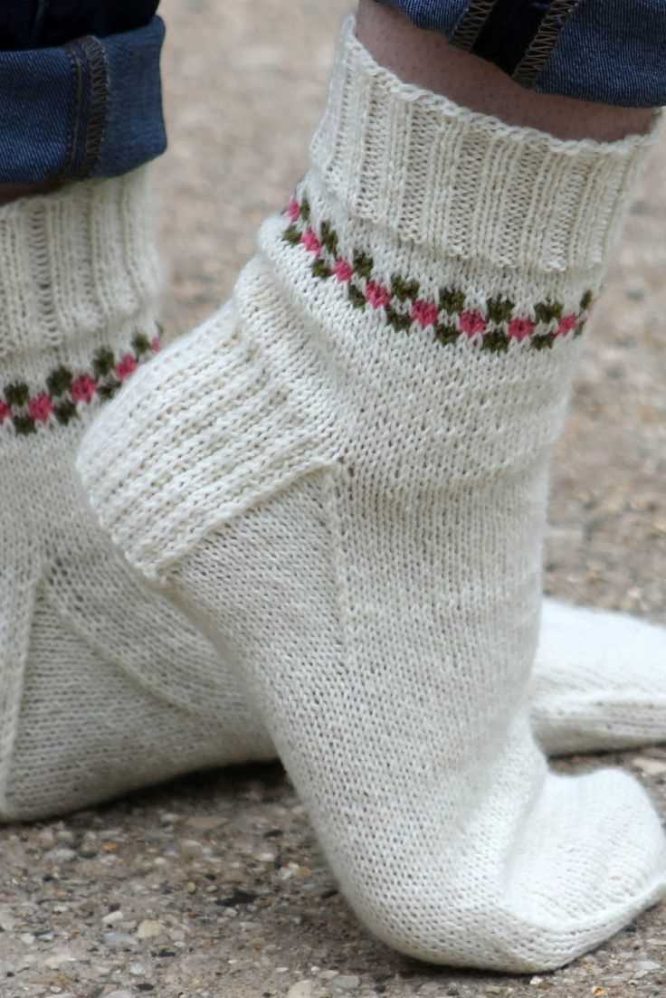 Knitted socks pattern free