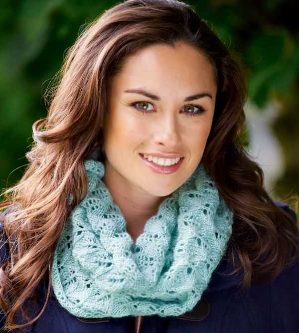 Lacy knitted scarf pattern
