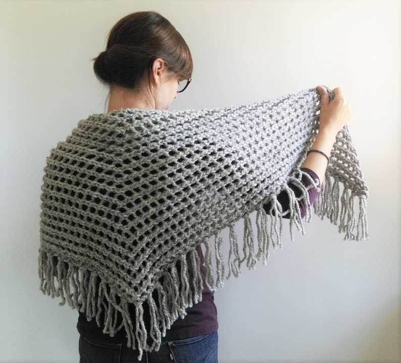 Triangle lace scarf knitting pattern