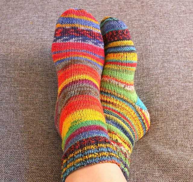 Free knitted sock patterns using sock yarn