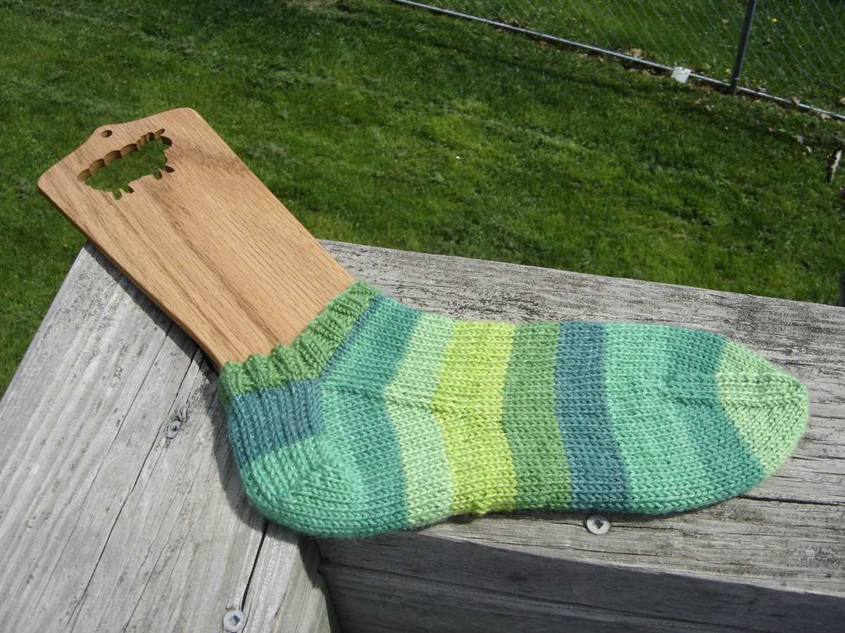 Free knitting hat patterns for sock weight yarn
