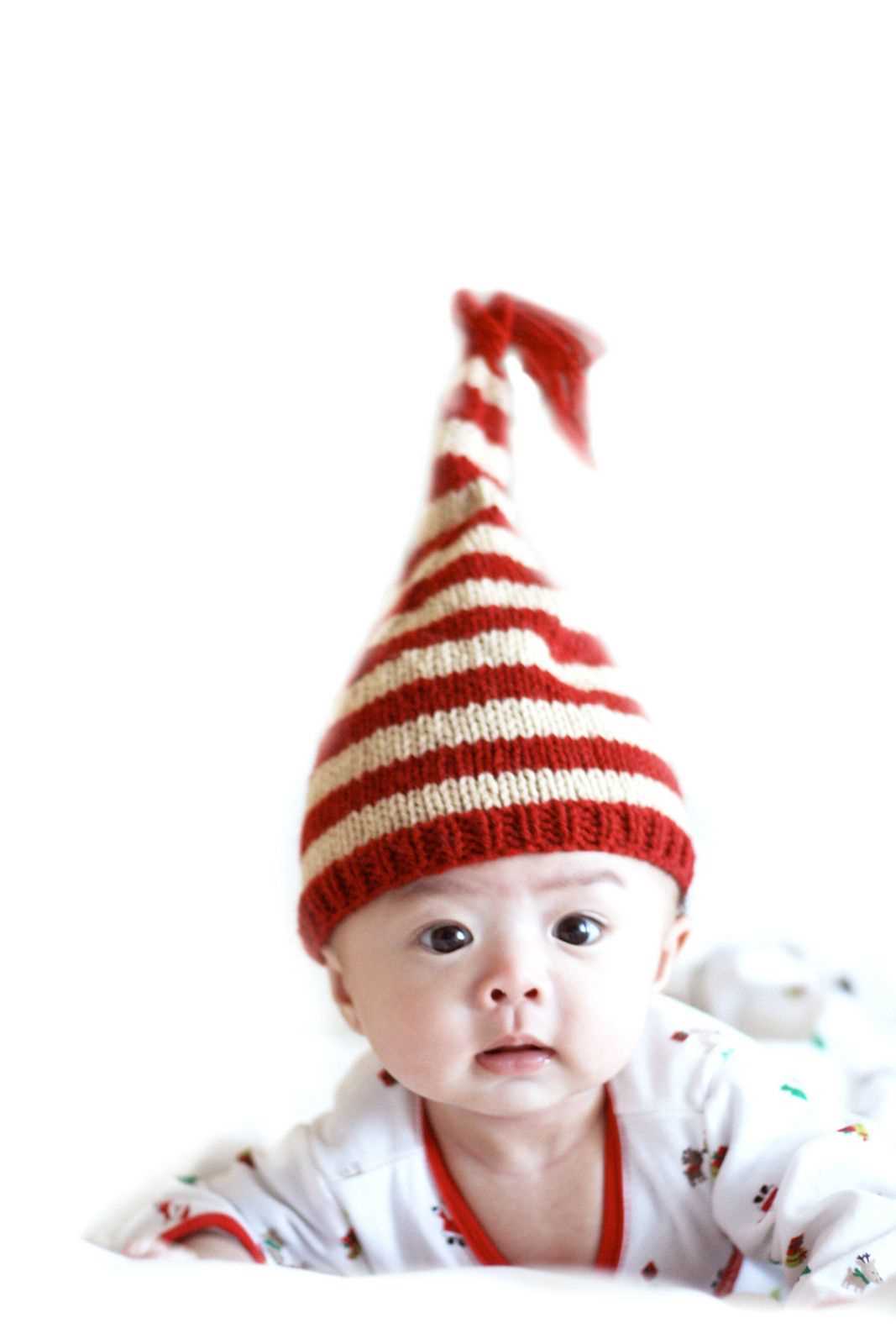 Create a festive elf hat with this free Christmas knitting pattern Free knitting pattern christmas elf hat