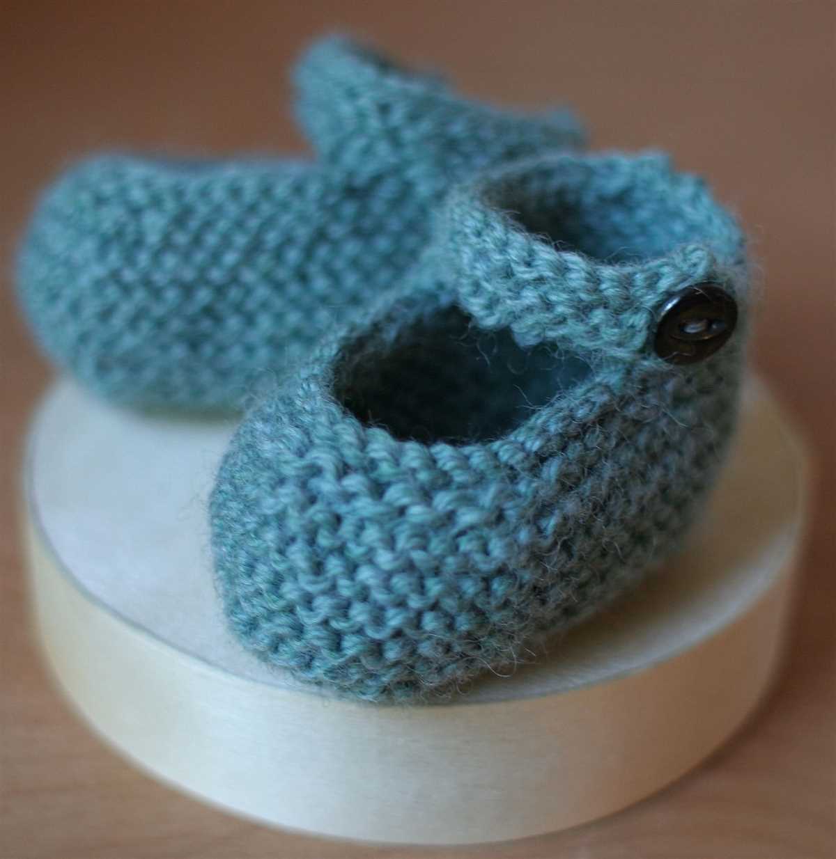 Free knitting patterns for baby booties