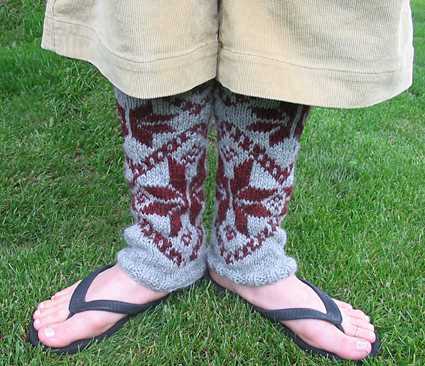 Stay cozy with these stylish and free UK leg warmer knitting patterns Free leg warmer knitting patterns uk