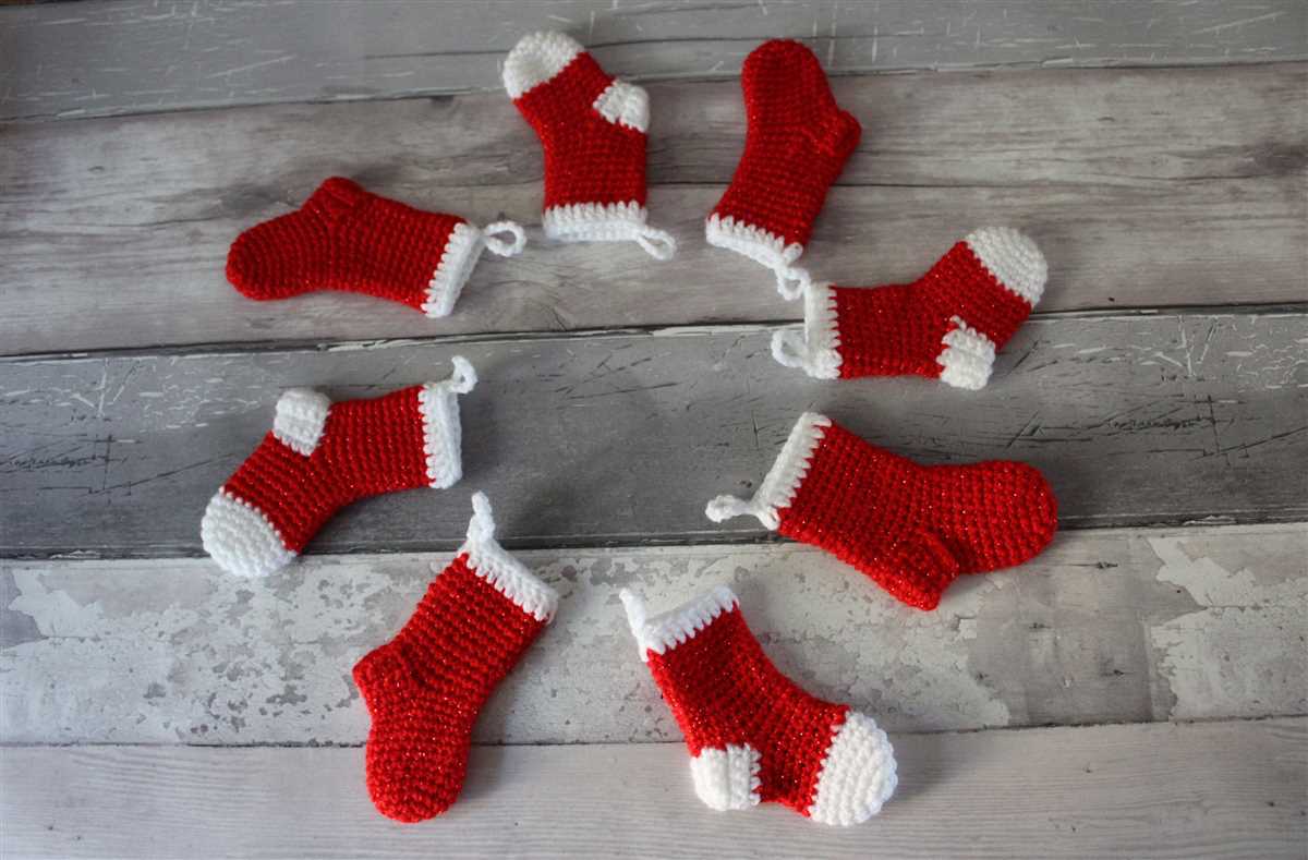 Free mini christmas stocking knitting pattern