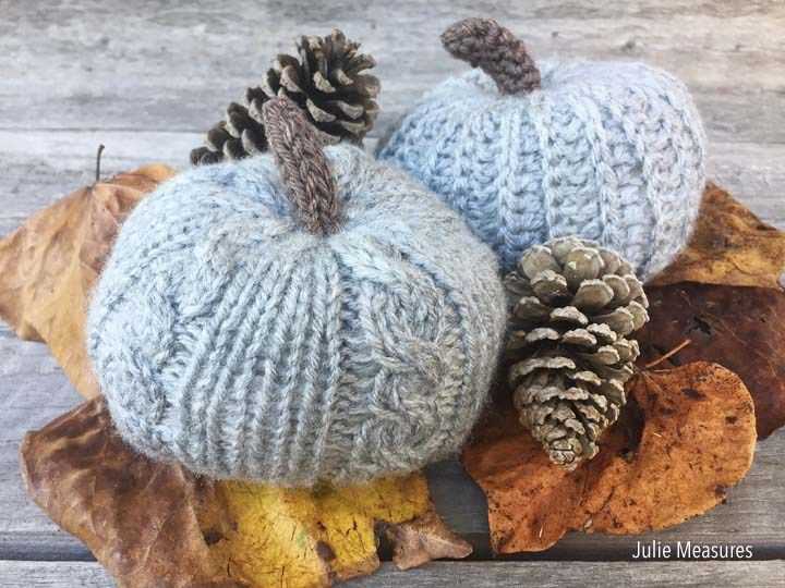 Cable knit pumpkin pattern