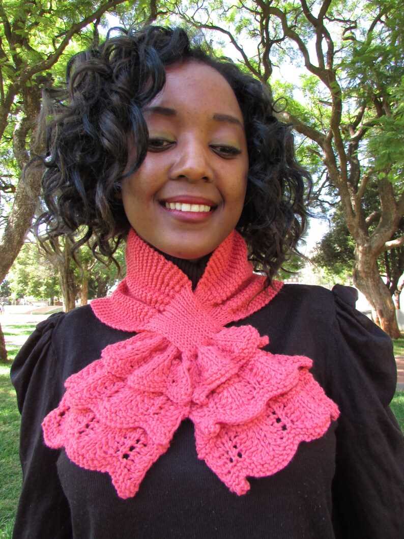 Keyhole scarf free knitting pattern
