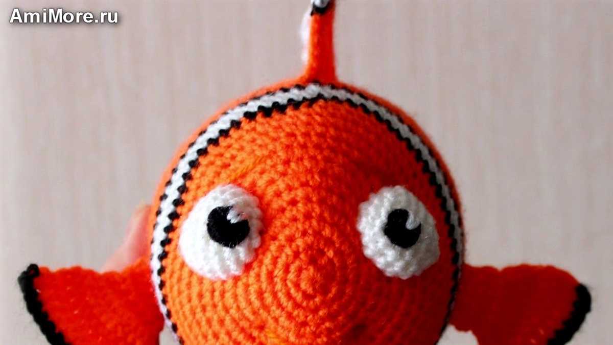 Clown fish knitting pattern