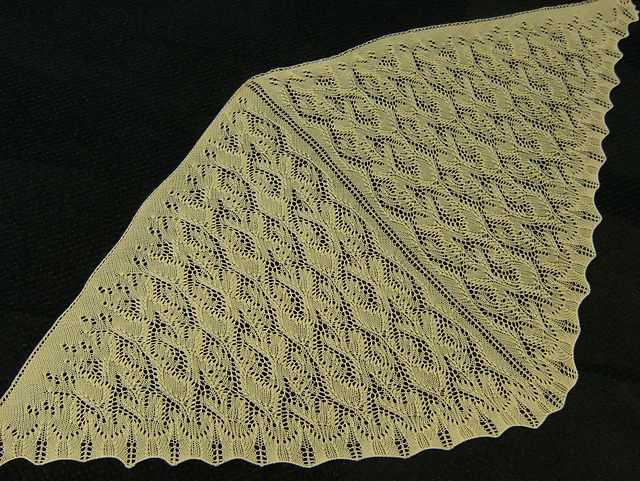 Triangle lace scarf knitting pattern