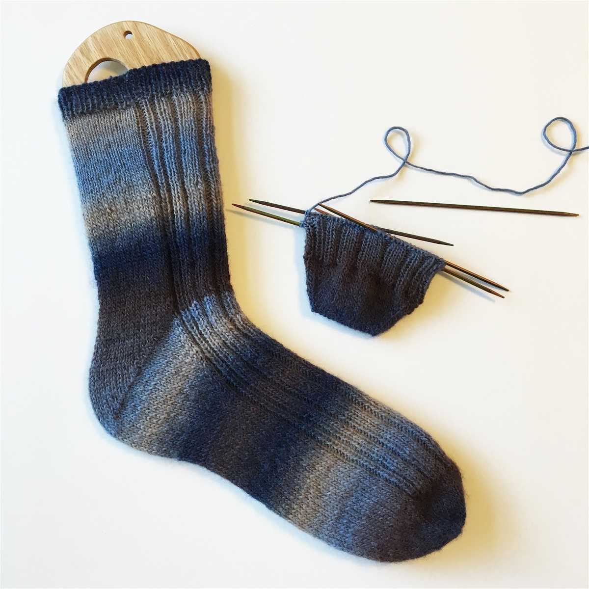 Toe up knitted sock pattern free