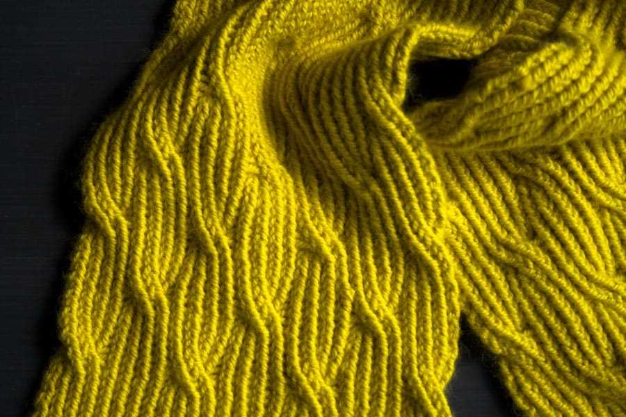 Reversible cable knit scarf pattern
