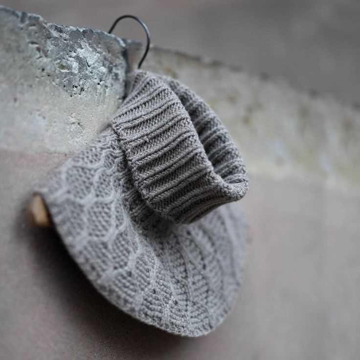 Knitted cowl pattern on circular needles