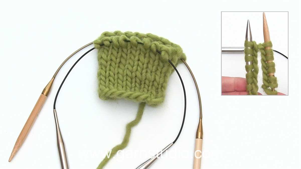 Knitting patterns using circular needles