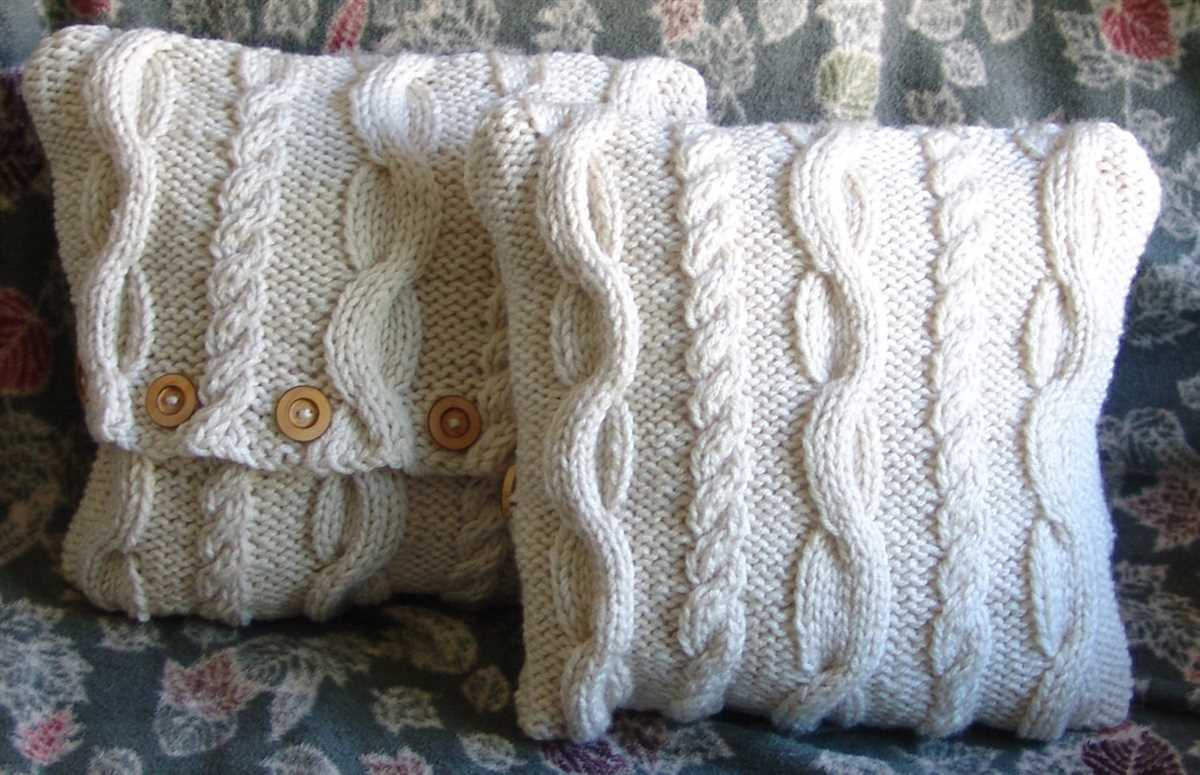 Chunky cable knit pillow pattern