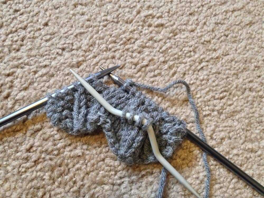 Free cable knit headband pattern