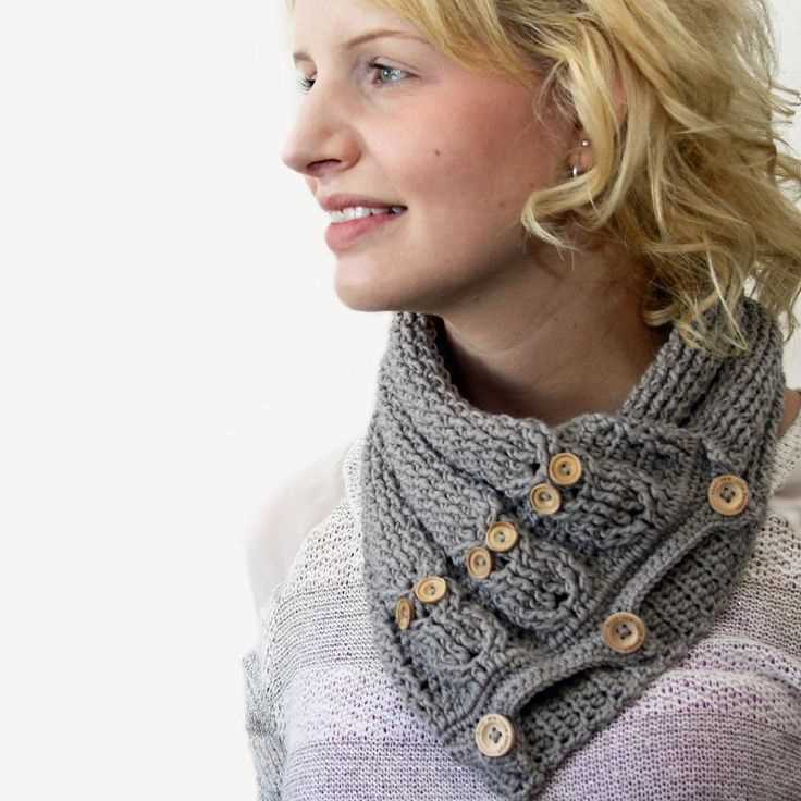 Free cable knit neck warmer pattern