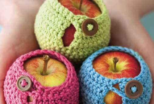 Get Cozy with this Knitting Pattern for an Apple Cosy Apple cosy knitting pattern