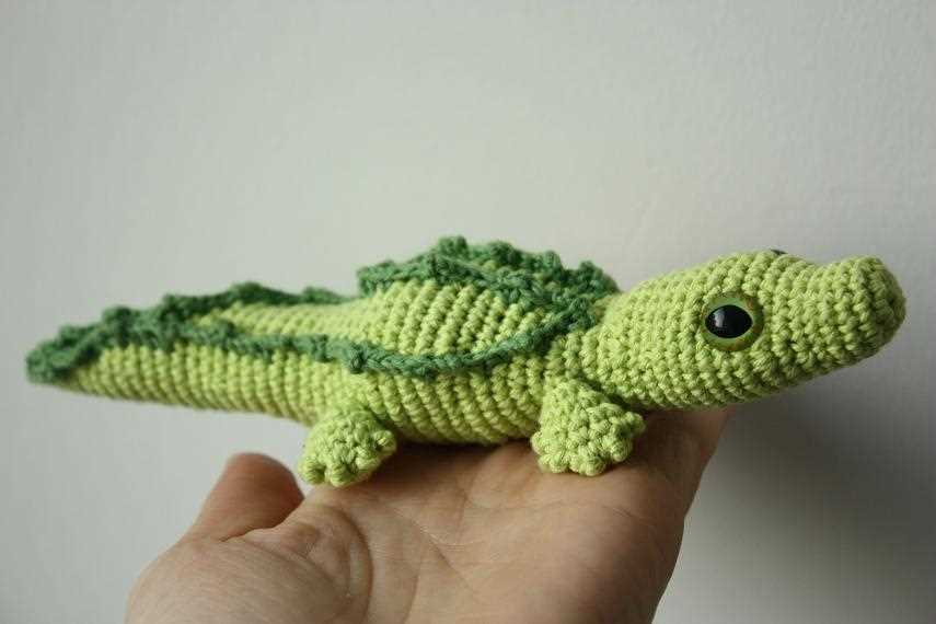 Free crocodile toy knitting pattern