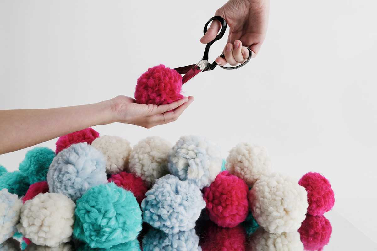 Knitting with pom pom wool patterns