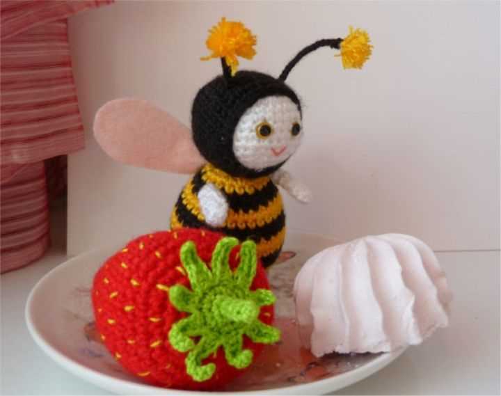 Create Your Own Adorable Honey Bee Knitting Pattern Honey bee knitting pattern