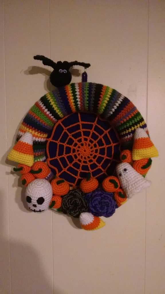 Free halloween wreath knitting pattern