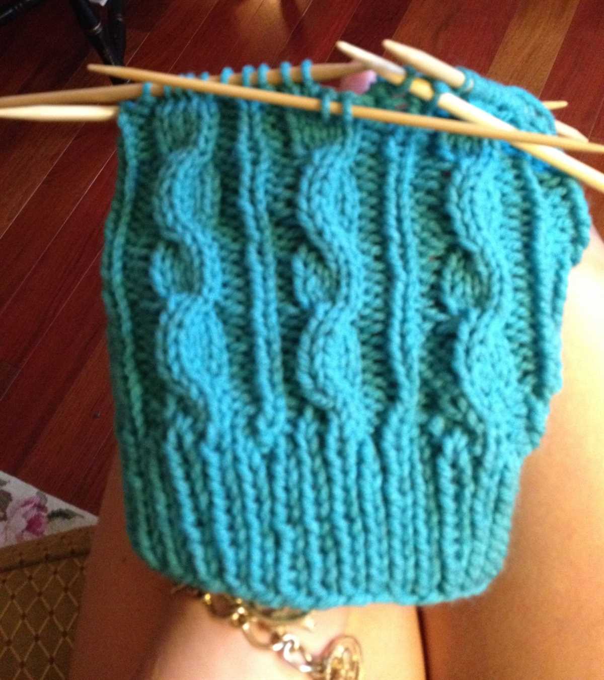 Free knitting pattern cable hat
