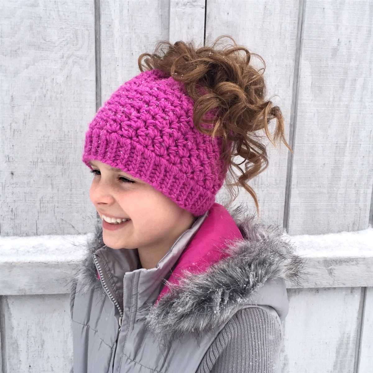 Free knitting pattern for hat with ponytail hole