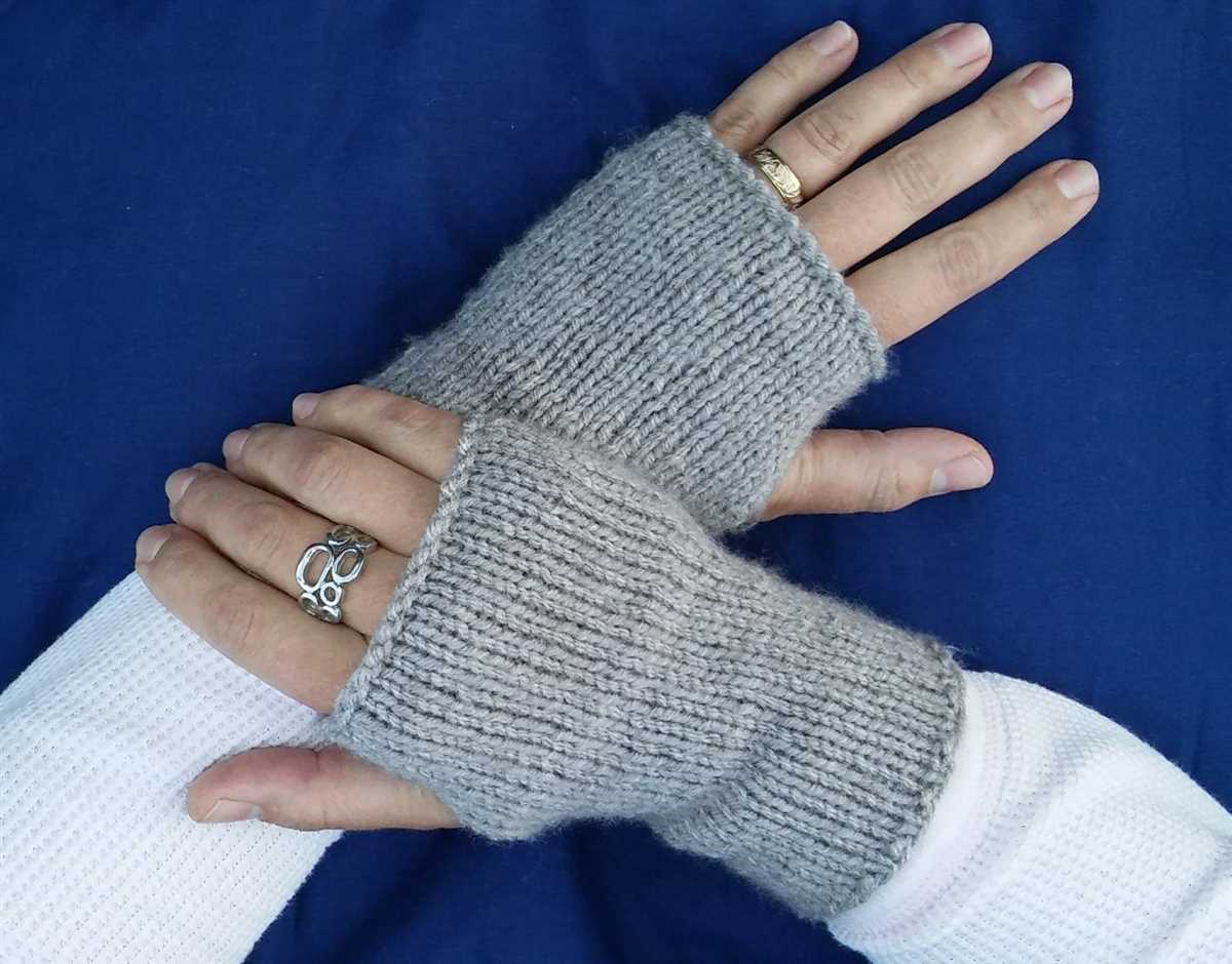 Knitting pattern for fingerless gloves