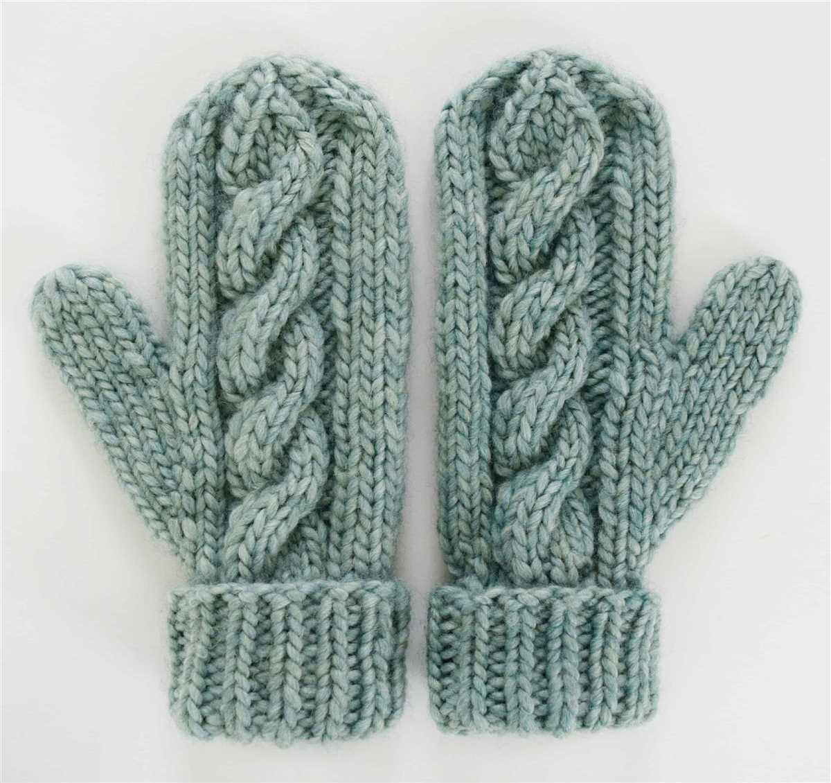 Free pattern for 4 needle knitted mittens