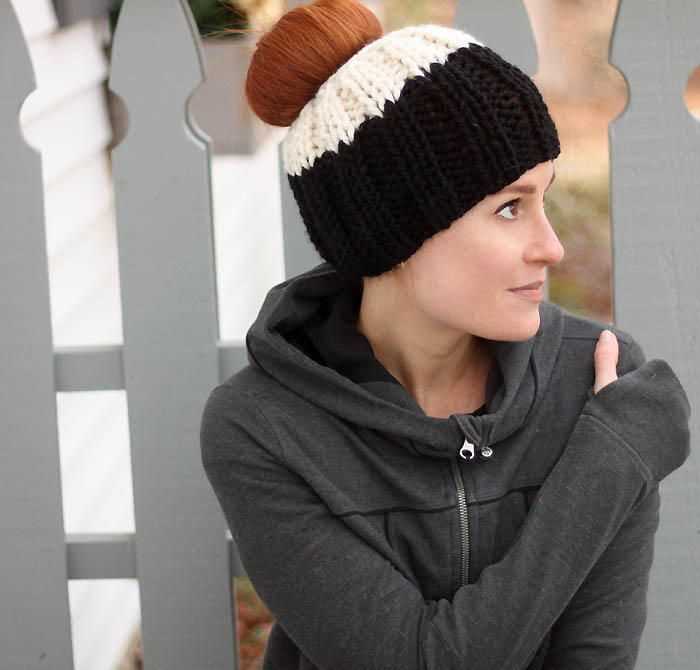 Free pattern for knitted messy bun hat