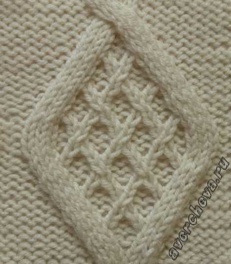 Diamond lattice knit pattern