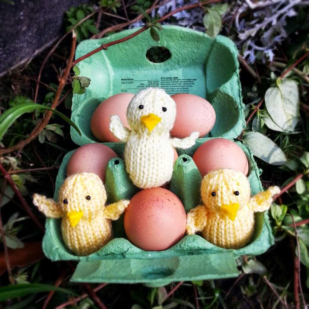 Knitted creme egg covers pattern