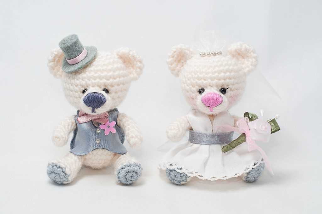 Bride and groom teddy bear knitting pattern