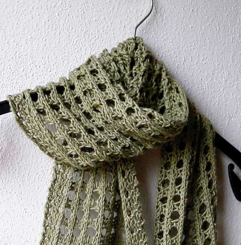 Frilly scarf knitting pattern