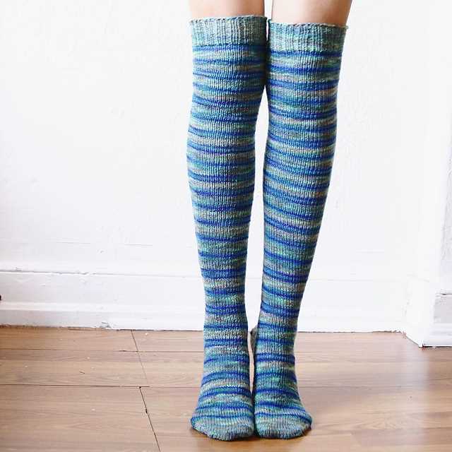 Knee socks knitting pattern
