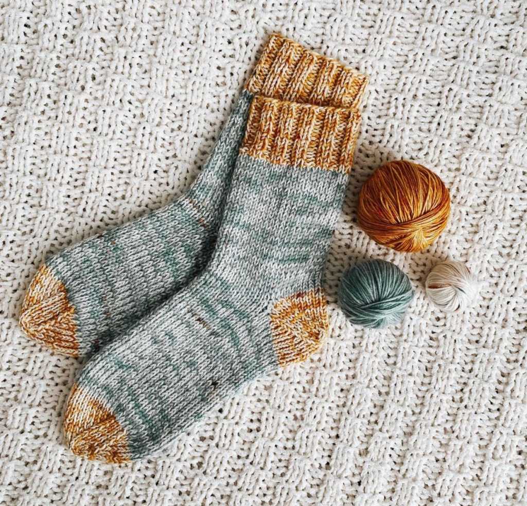 Free knitted sock patterns using sock yarn