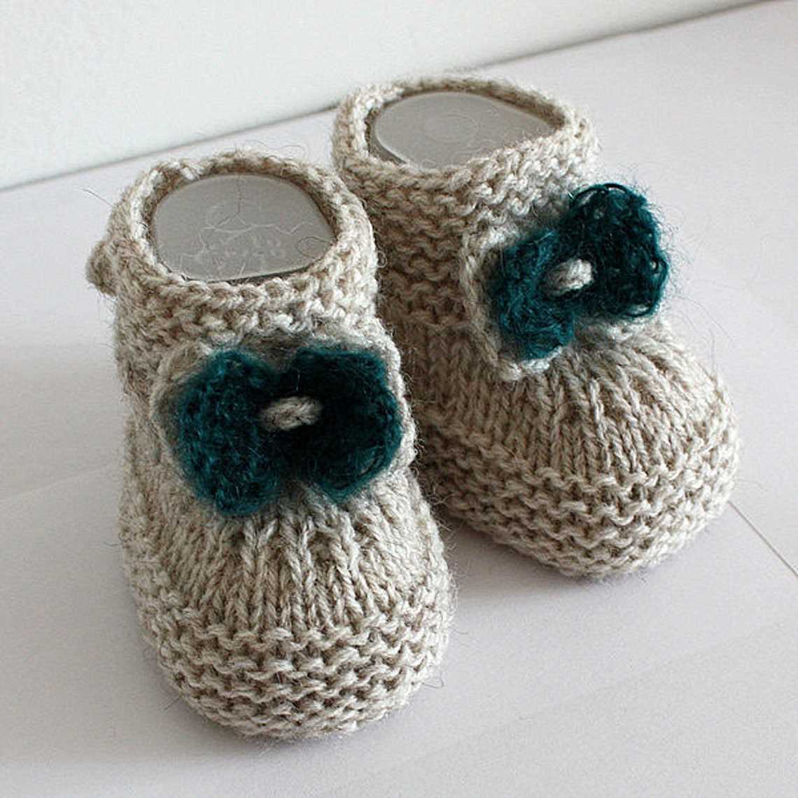 Basic booties knitting pattern