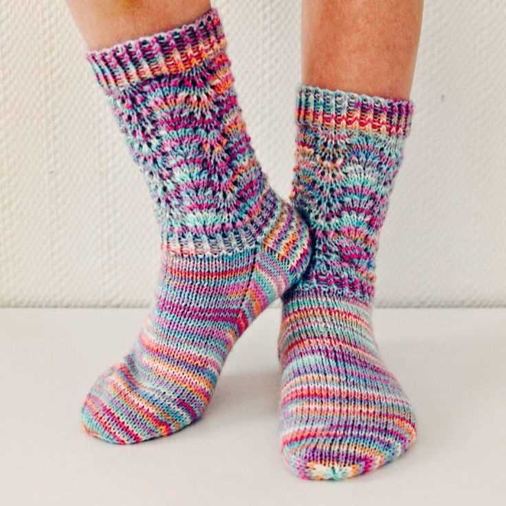 Free knitted sock patterns using sock yarn
