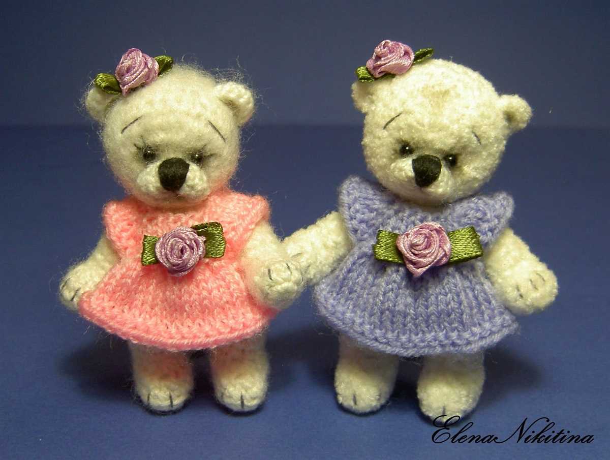 Bride and groom teddy bear knitting pattern