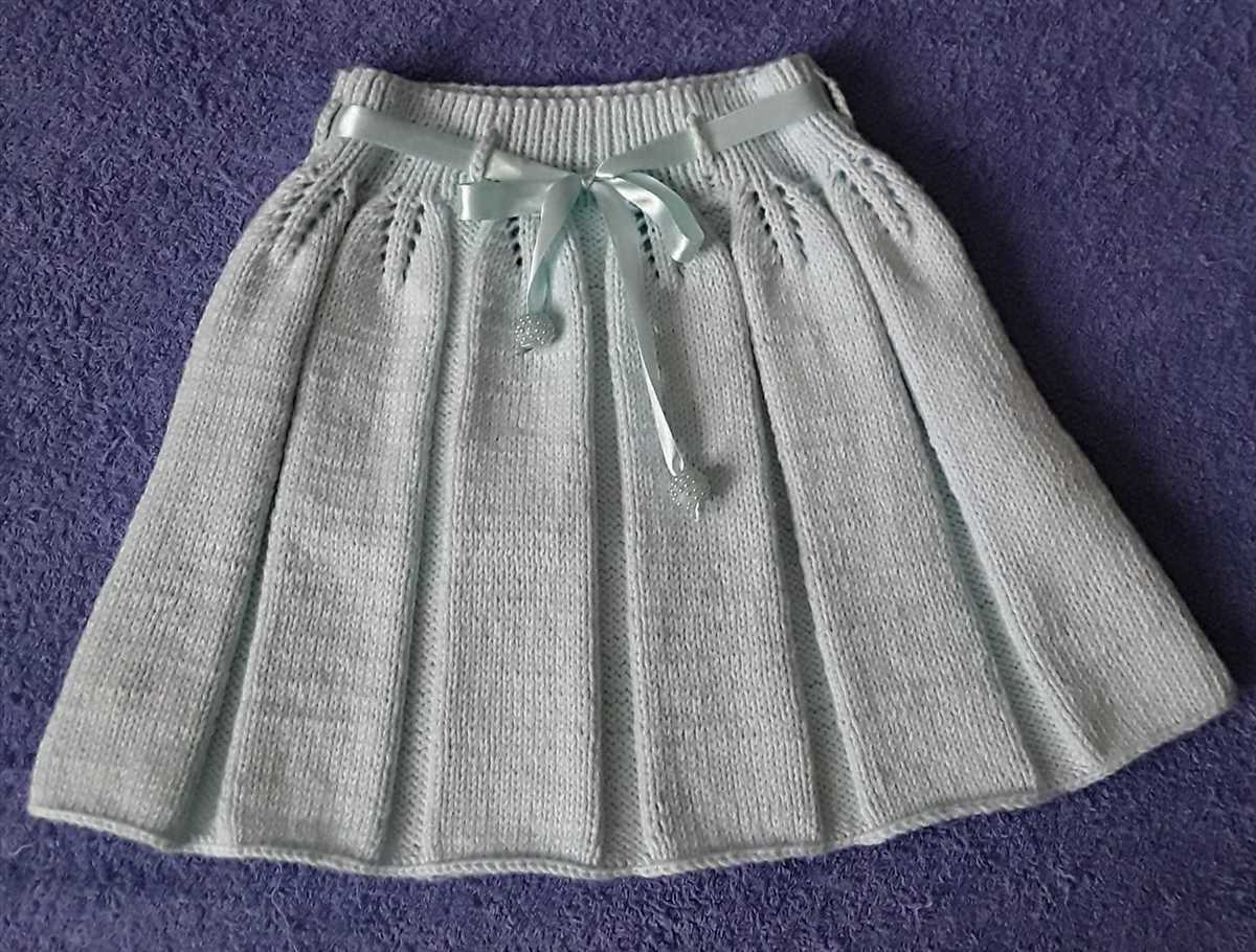 Knit mini tree skirt pattern