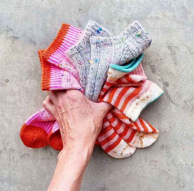 Shorty socks knit pattern