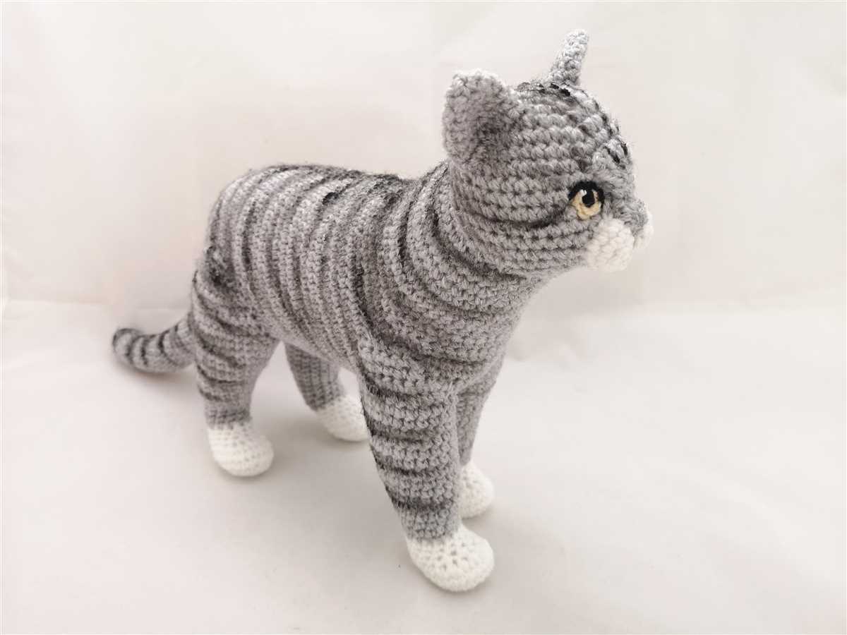 Simple knitted cat pattern