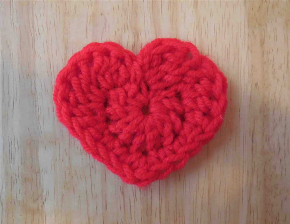 Tiny knitted heart pattern