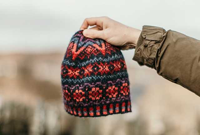 Knit hat and mittens free pattern