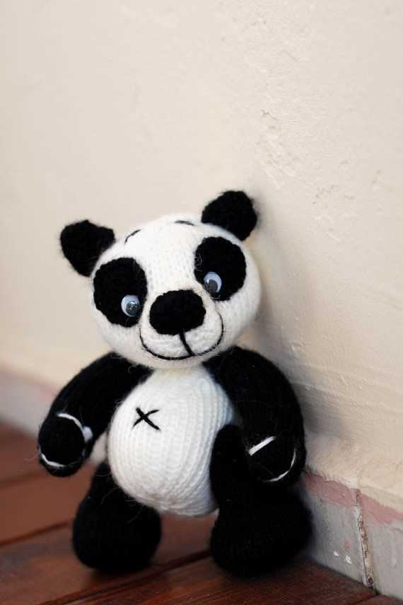Knitted panda bear pattern